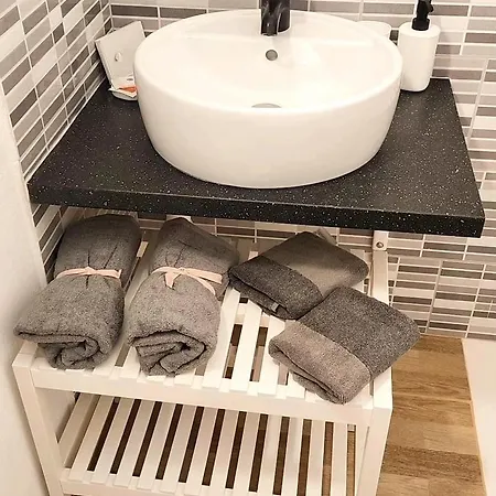 Mia 2.0 * Хинихинамар